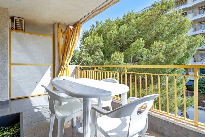 Ferienwohnung für 6 Personen, mit Balkon und Garten sowie Kinderpool an der Costa Dorada