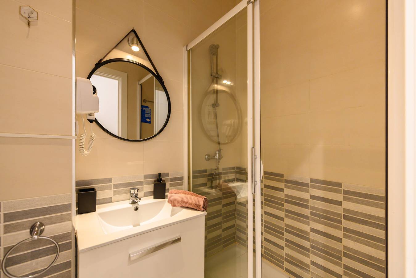 Apartamento vacacional entero, M Roma: habitación con comodidad y zonas in Centro (Madrid), Madrid