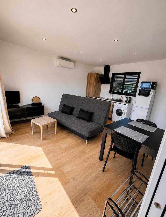 Gîte pour 4 personnes, avec Terrasse ainsi que Jardin et Vue à Bourbon-Lancy - 3