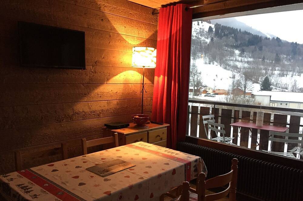 Appartement entier, Studio Ambiance Châlet - Classement 3 étoiles - accès internet in Thollon-les-Mémises, Région de Thonon-les-Bains
