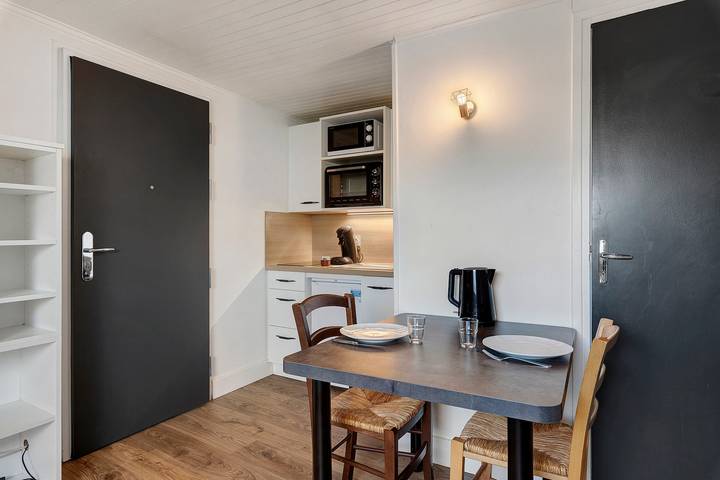 Entire studio, Studio 'Sous les Toits du Vercors' with Cozy, Bright Atmosphere in Villard-de-Lans, Parc naturel régional du Vercors