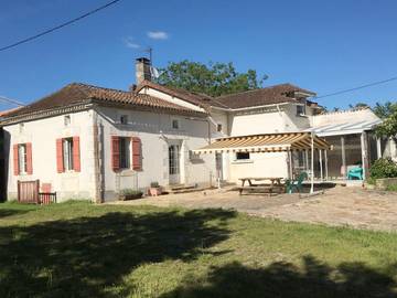 Gîte pour 8 personnes, avec jardin et vue à Saint-Martin-de-Fressengeas