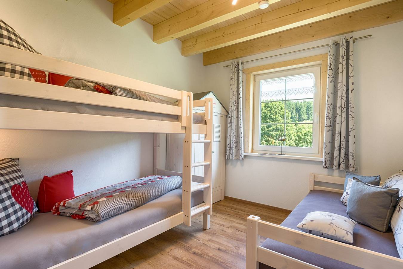 Ganze Wohnung, Ferienwohnung 'Felsenstüble' mit Privatterrasse, Gemeinschaftsgarten und Wi-Fi in Schollach (Eisenbach), Eisenbach