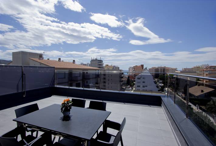 Location de vacances pour 6 personnes, avec jardin ainsi que terrasse et piscine dans Santa Margarida