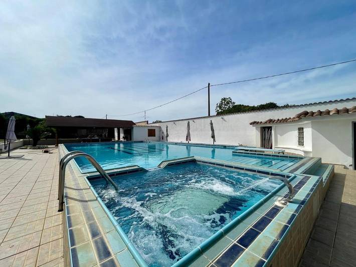 Chalet para 6 personas, con piscina además de jardín y jacuzzi - 1