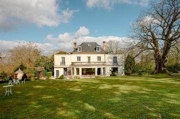 Cottage pour 26 personnes, avec vue et piscine ainsi que sauna et jardin, animaux acceptés dans La Queue-lez-Yvelines