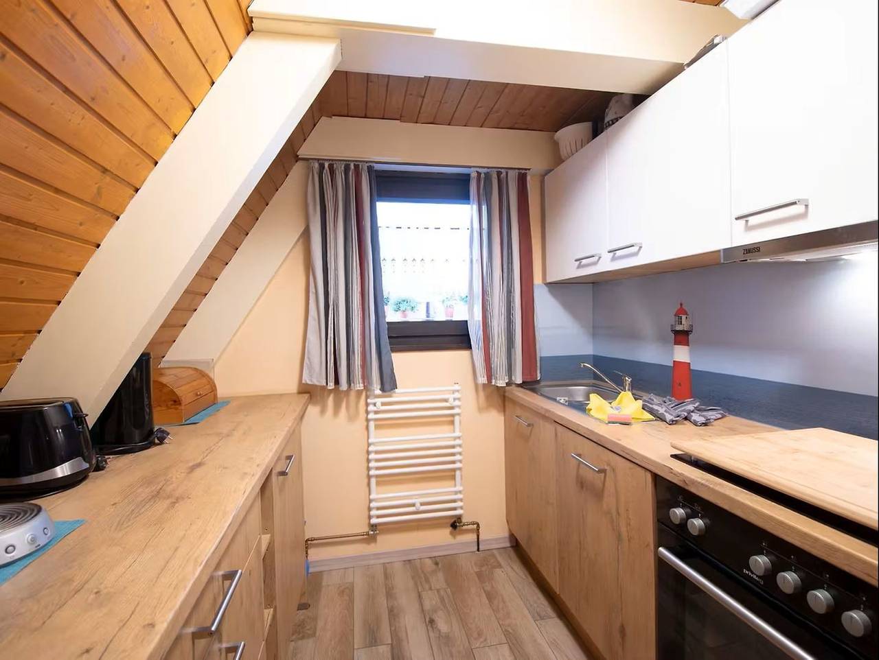 Familienfreundliches Ferienhaus in Burhave – 500 m zum Strand, Wlan, Garten in Burhave, Butjadingen