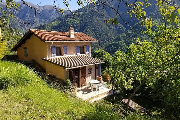 Top quiet house facing the peaks of the Mercantour in part except in Roquebillière, Nice region