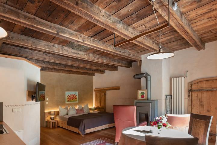 Apartamento inteiro, Apartamento 'Hof Neuhaus Laugen Alm' com vista para a montanha, jardim e Wi-Fi in Platzers, Tesimo