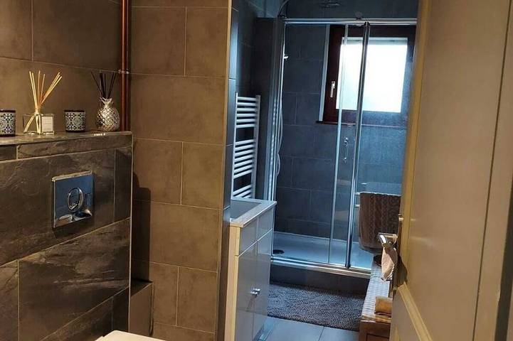 Appartement entier, Vieux Château – jardin privatif, parking gratuit, climatisé in Mulhouse, Région de Mulhouse