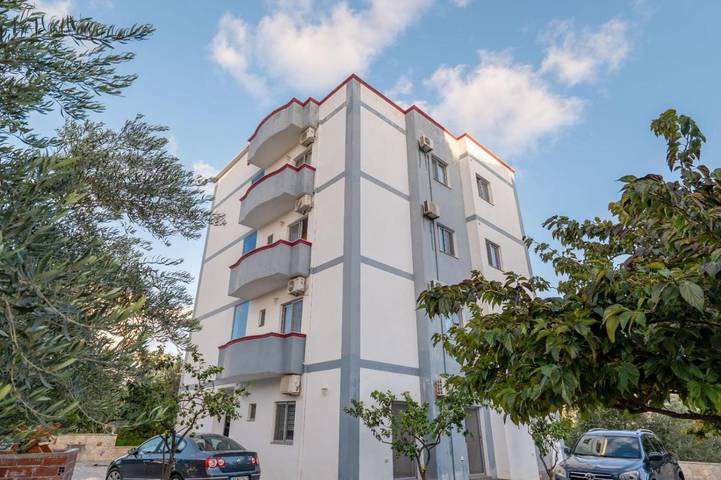 Gîte pour 4 personnes, avec vue ainsi que jardin et balcon dans Ksamil