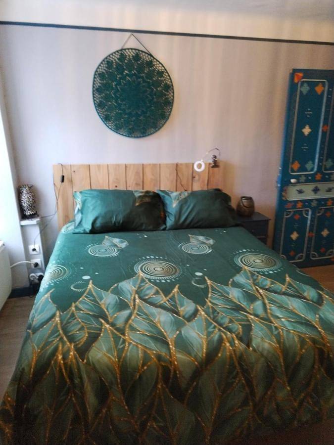 Chambre d’hôte pour 2 personnes, avec terrasse ainsi que vue et jardin à Montségur