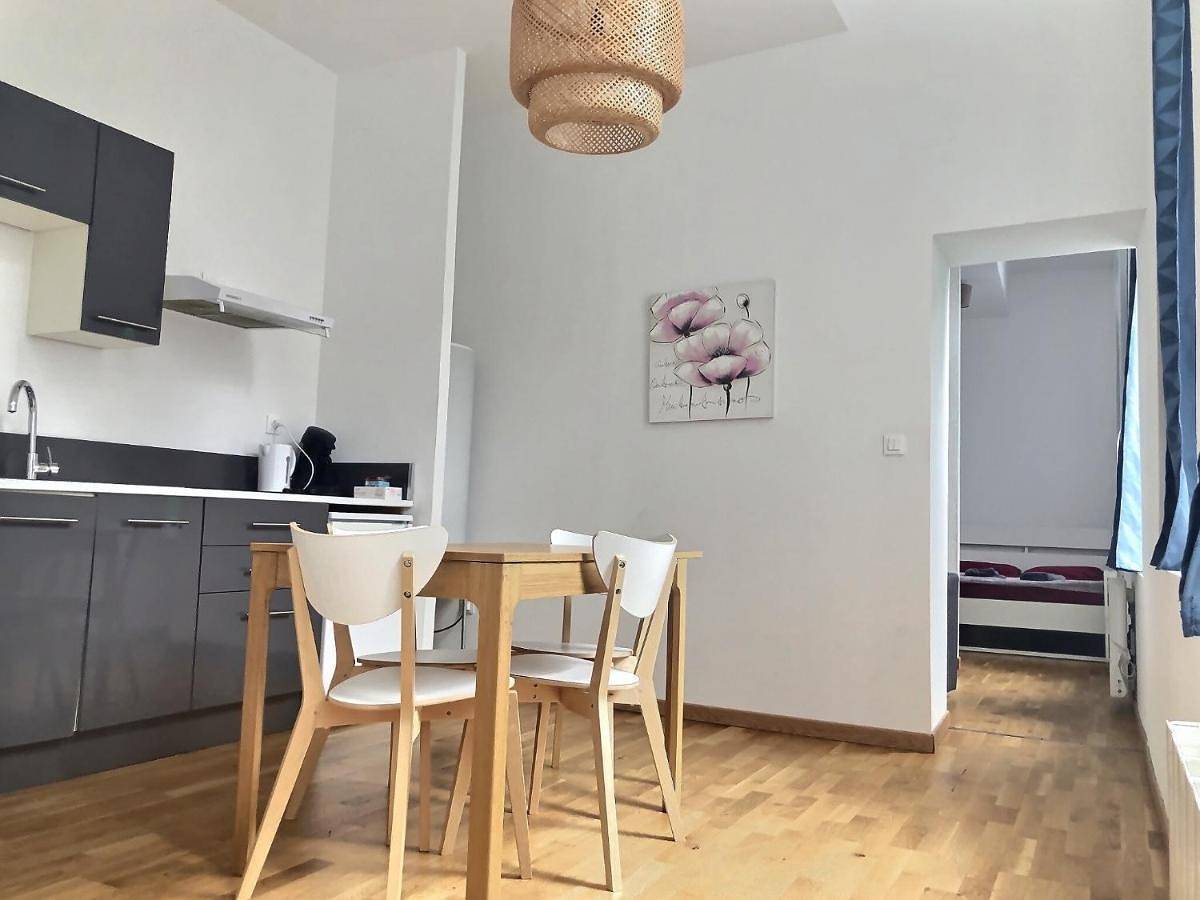 Appartement entier, One-Bedroom Apartment in Valenciennes, Région de Valenciennes