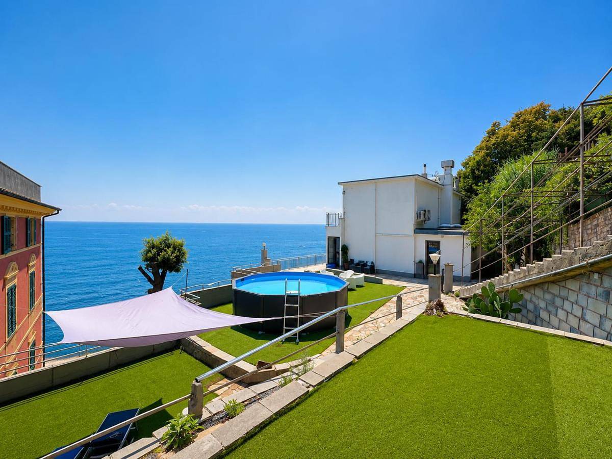Villa con Piscina Vista Mare , A-C , Sala Giochi in Ponente (Genova), Genua