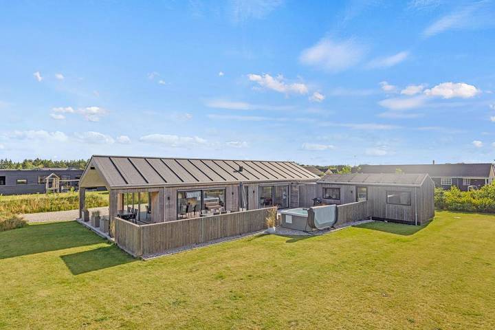 Ferienhaus für 10 Personen, mit Balkon/Terrasse und Whirlpool sowie Sauna in Houstrup Strand