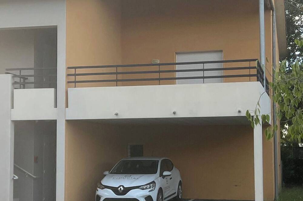 Apartamento entero, T2 apartment with terrace, not overlooked, 3' from la Ramée leisure park in Tournefeuille, Alto Garona