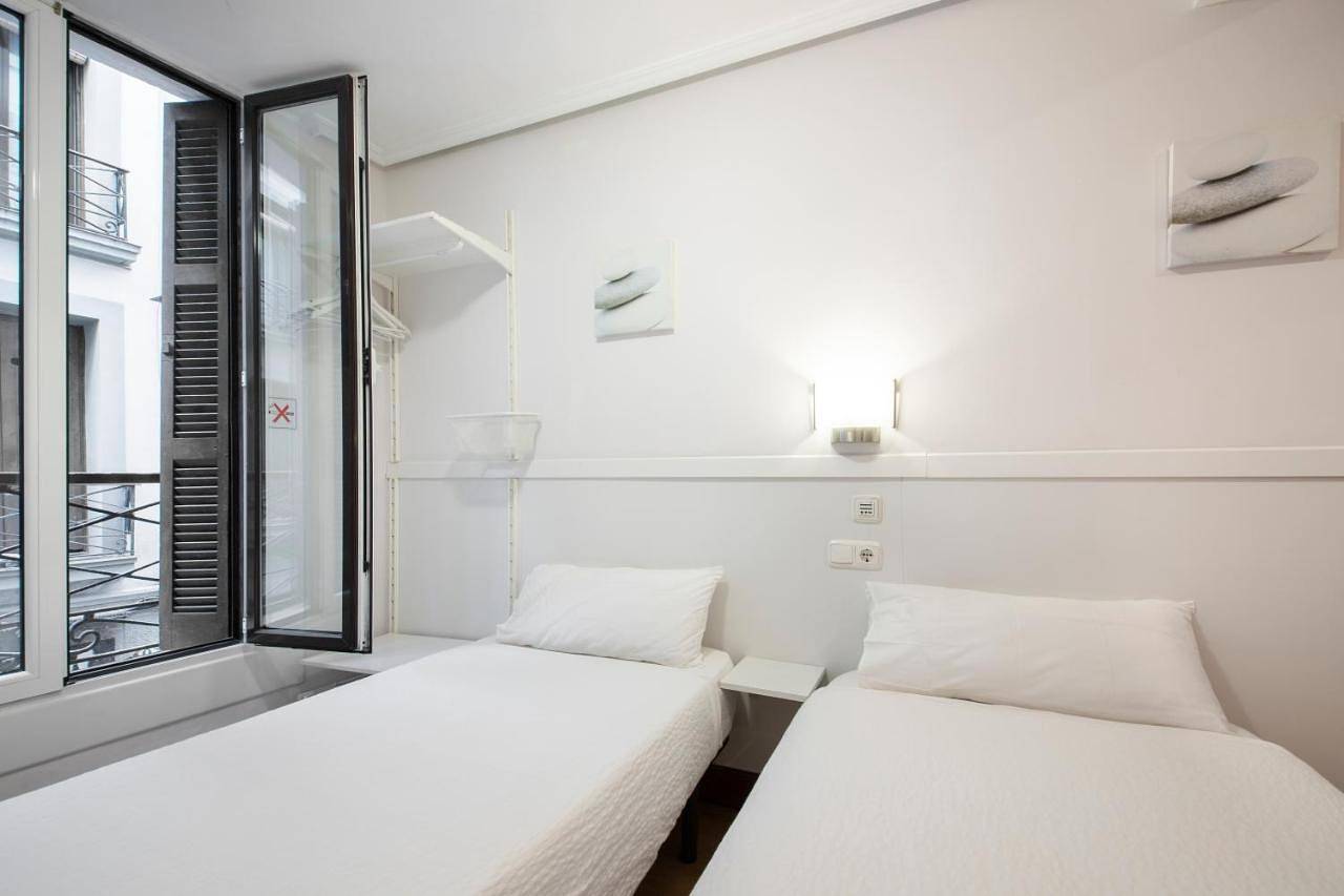 Twin Room with Private Bathroom in Playa de la Concha, San Sebastián