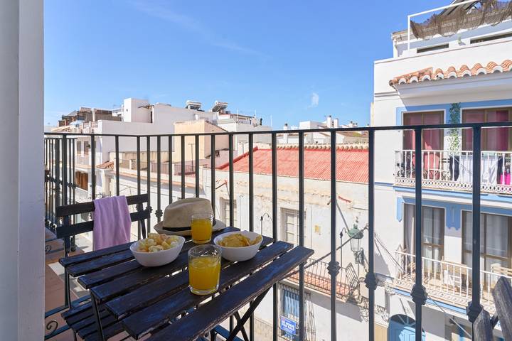 Ganze Wohnung, Apartment '2A – Für 2–4 Personen' mit Bergblick, WLAN und Klimaanlage in Nerja Centre, Nerja