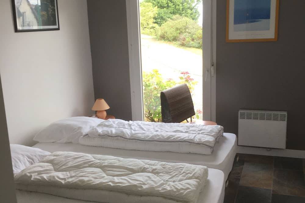 Spacious House With A View To Sea At The Cotes De Granit Rose in Trévou-Tréguignec, Pink Granite Coast