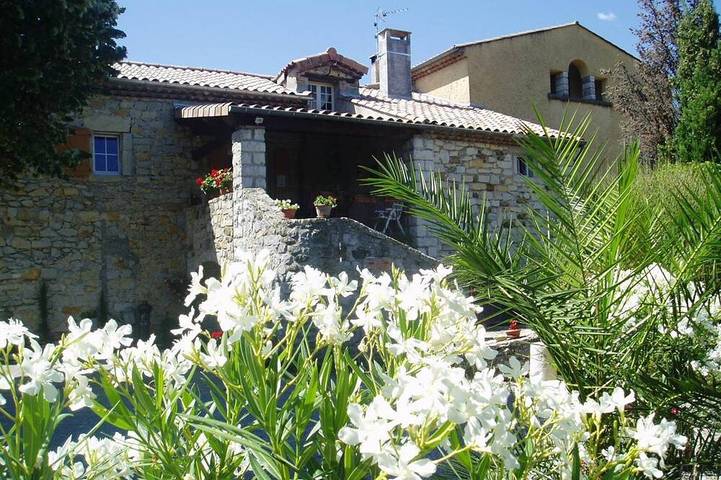 Location de vacances pour 15 personnes, avec Balcon à Villeneuve-de-Berg