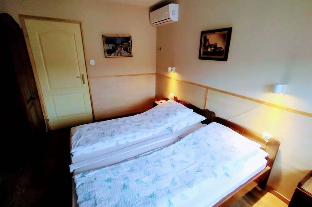 Ganze Wohnung, Kleines Dorf, kleines Gästehaus, Wein und Entspannung in der Weinregion Neszmély 7682 in Dunaszentmiklós, Kleingebiet Totis