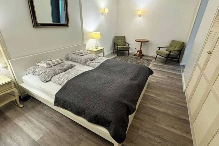 Apartamento entero, Cozy 2-room apartment with terrace, parking & excellent connections in Heusenstamm, Distrito de Offenbach