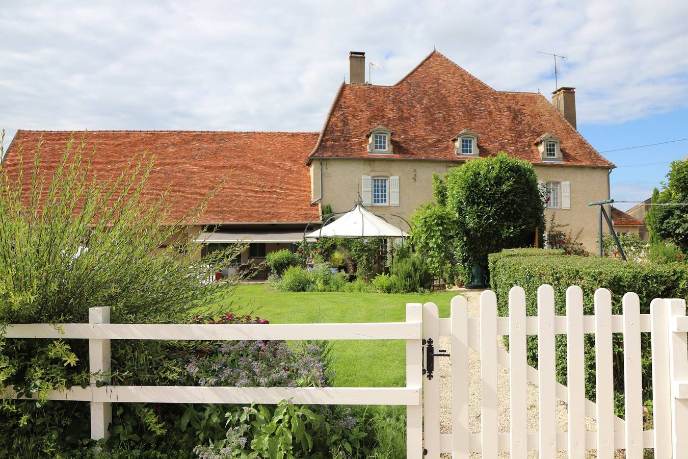 La Ferme de Montot - Suite Louise-Constance in Vaudebarrier, Charolles region