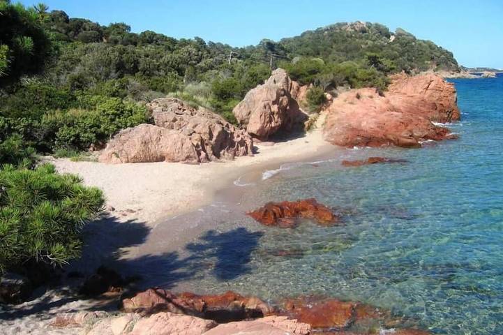 Gîte pour 6 personnes, avec terrasse et jardin dans Plage de Benedettu