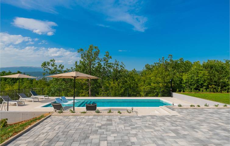 Geräumige 2-Zimmer-Wohnung mit Terrasse, WLAN und Parkplatz in Flussnähe in Imotski, Makarska Riviera