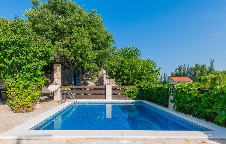 Maison de vacances pour 8 personnes, avec jardin et terrasse en Croatie