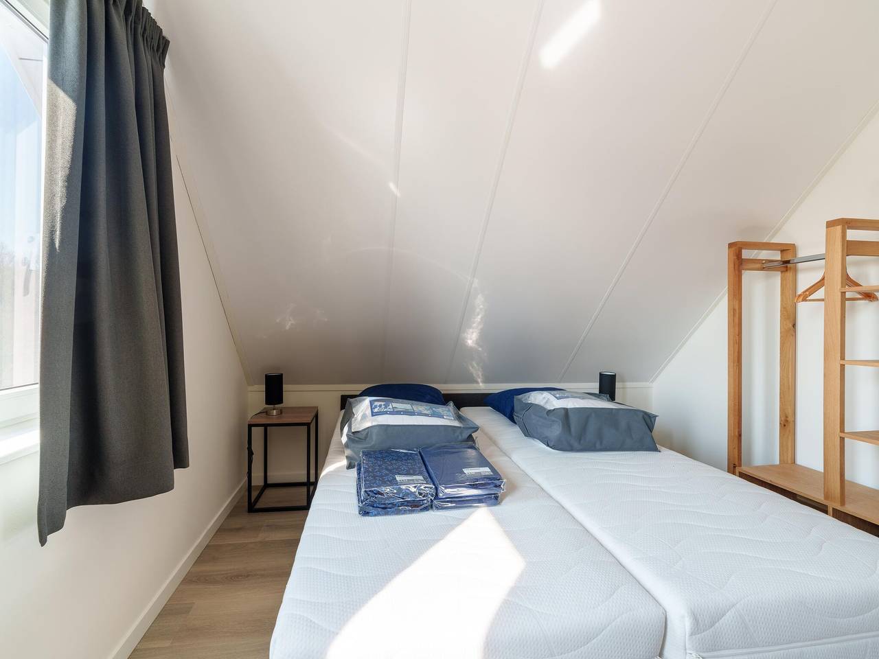 Mooi vakantiehuis met sauna nabij een meer in Bernisse, Nederlandse Noordzeekust