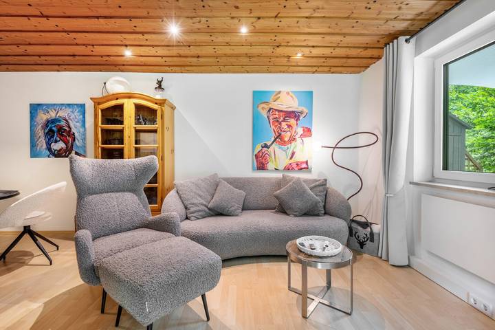 Holiday Home 'Ferienhaus Sonnenplatz Am See' with Private Terrace in Neubäu, Roding
