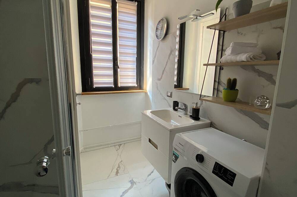 Entire apartment, Promotion - Fully Equipped Studio for Short and Long Stays in Legnano in Legnano, Milan Province