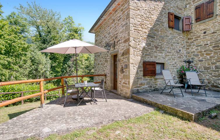 Ferienwohnung für 2 Personen, mit Terrasse und Garten in Talla