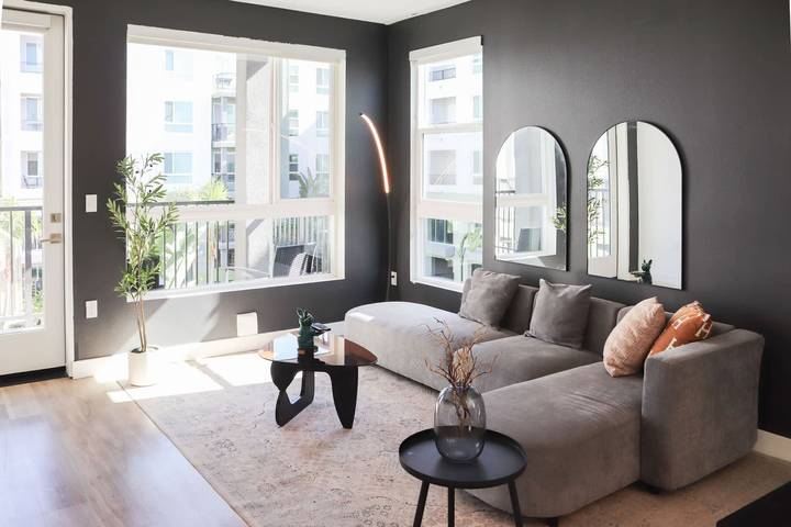 Vacation rental for 3 people, with balcony and yard as well as pool, kid friendly in Santa Ana