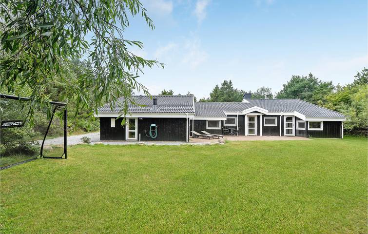 Ferienhaus für 12 Personen, mit Terrasse und Whirlpool sowie Pool und Sauna in Bratten - 2