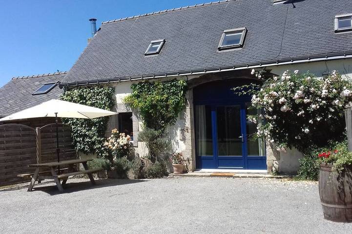 Gîte pour 4 personnes, avec piscine et jardin à Moustoir-Remungol