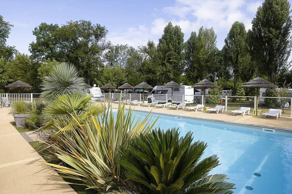 Zecamping 3 étoiles familial piscine chauffée locatif Tv clim 25m2 in Montpon-Ménestérol, Périgord Blanc
