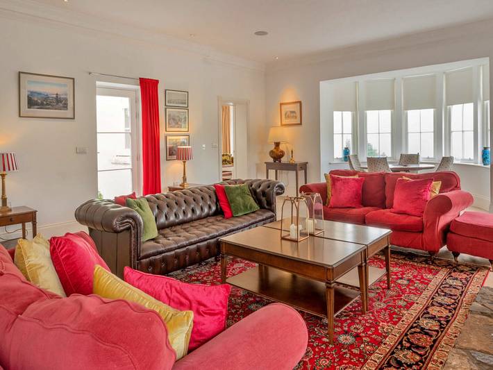 Holiday rental for 18 people, with hot tub and pool as well as garden in Perthshire