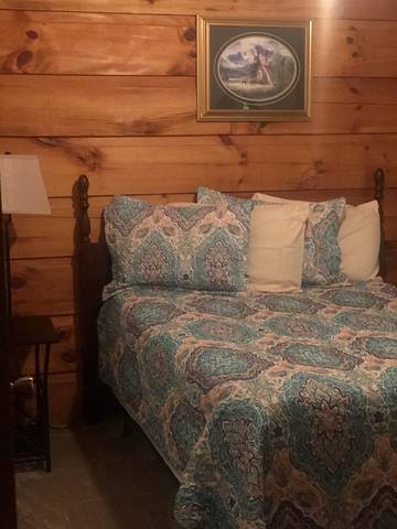 Log Cabin for 4 Guests in Big South Fork National River and Recreation Area, Tennessee, Picture 4