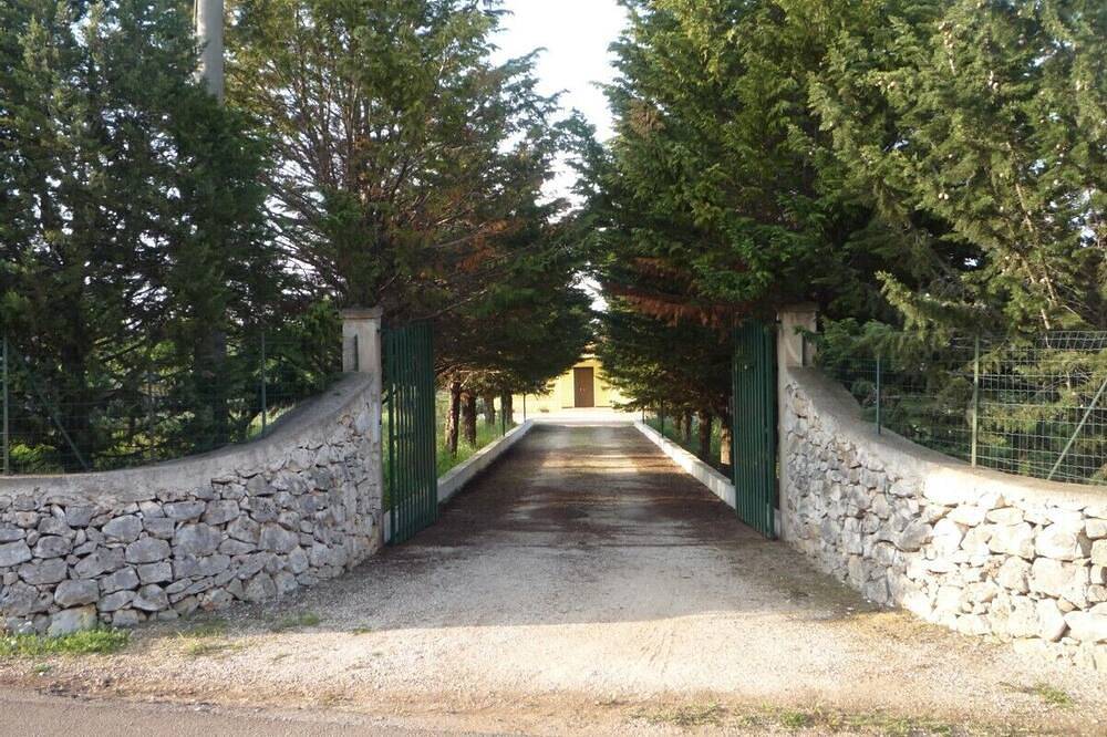 Charming villa (sleeps 5) set in an unspolit region of Puglia in San Vito dei Normanni, Salento