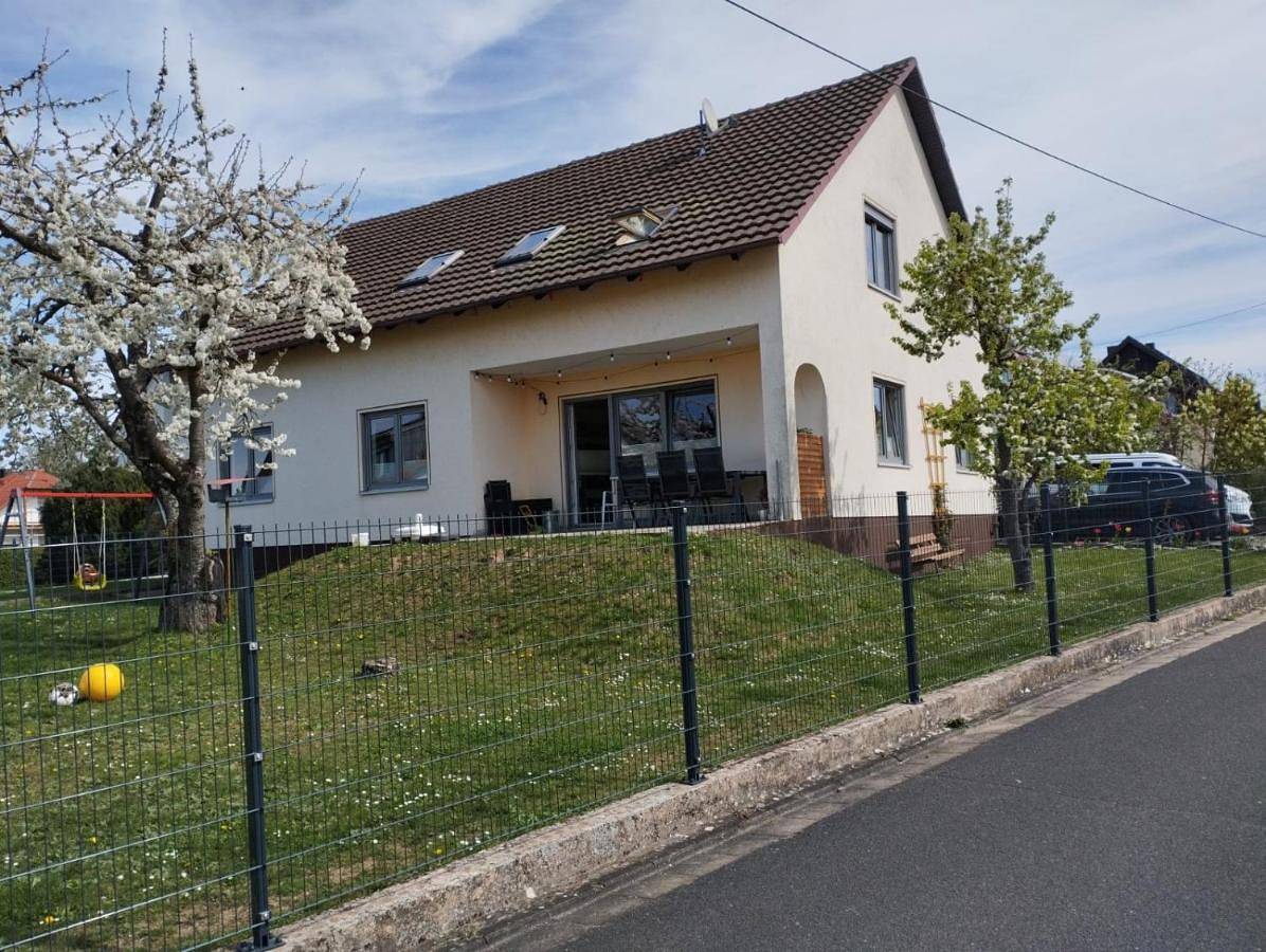 Ganze Wohnung, Ferienwohnung Sulzfeld - Liebevoll eingerichtete Ferienwohnung in Sulzfeld im Grabfeld in Sulzfeld, Rhön-Bayern