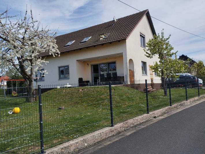 Ferienwohnung für 8 Personen, mit Balkon und Terrasse sowie Ausblick