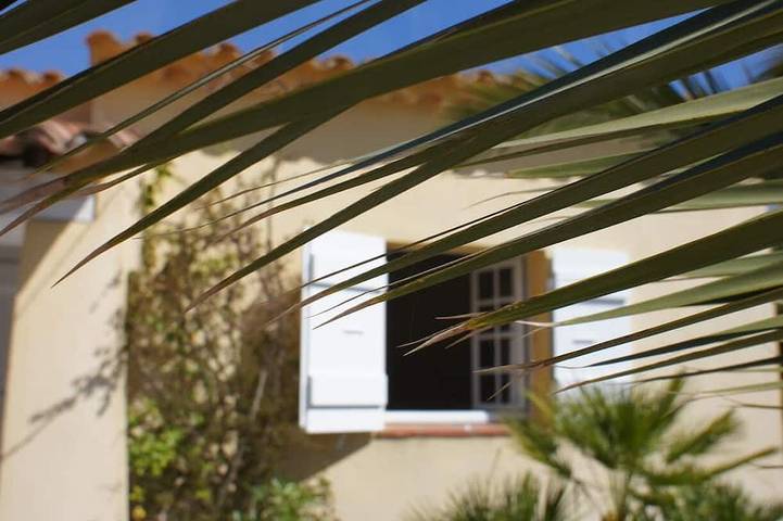 Maison familiale avec piscine privée, jardin clôturé, à 500 mètres de la plage. in La Croix-Valmer, Parc national de Port-Cros