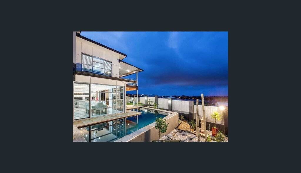 Fraser Island Views - Luxury Family House on the Hill with Panoramic Ocean Views in Hervey Bay, Fraser Coast