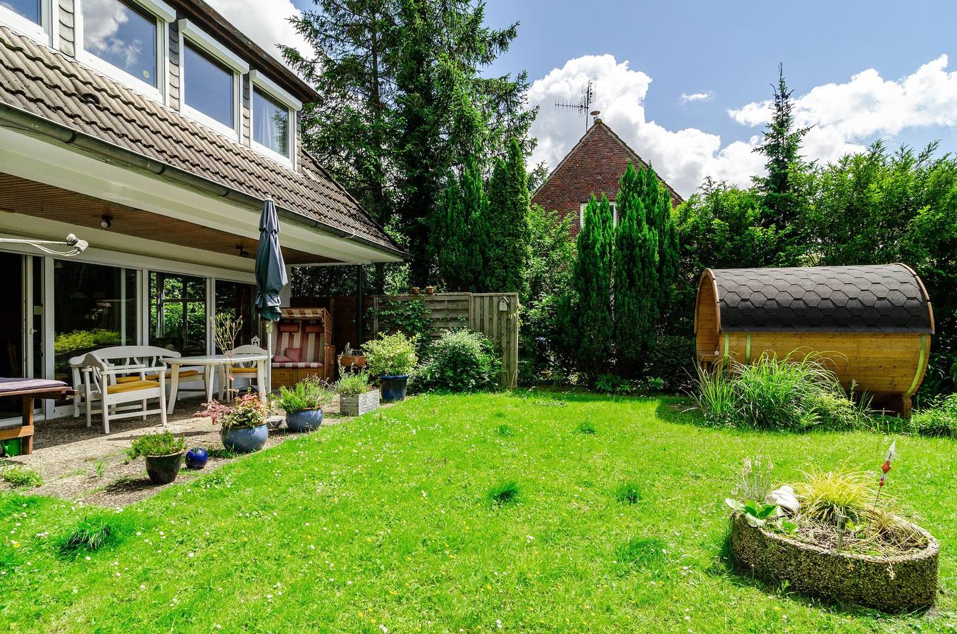 Ganze Wohnung, Ferienwohnung 'Ferienhaus Hannelore' mit privater Terrasse, privatem Garten und Wlan in Jever, Nordseeküste