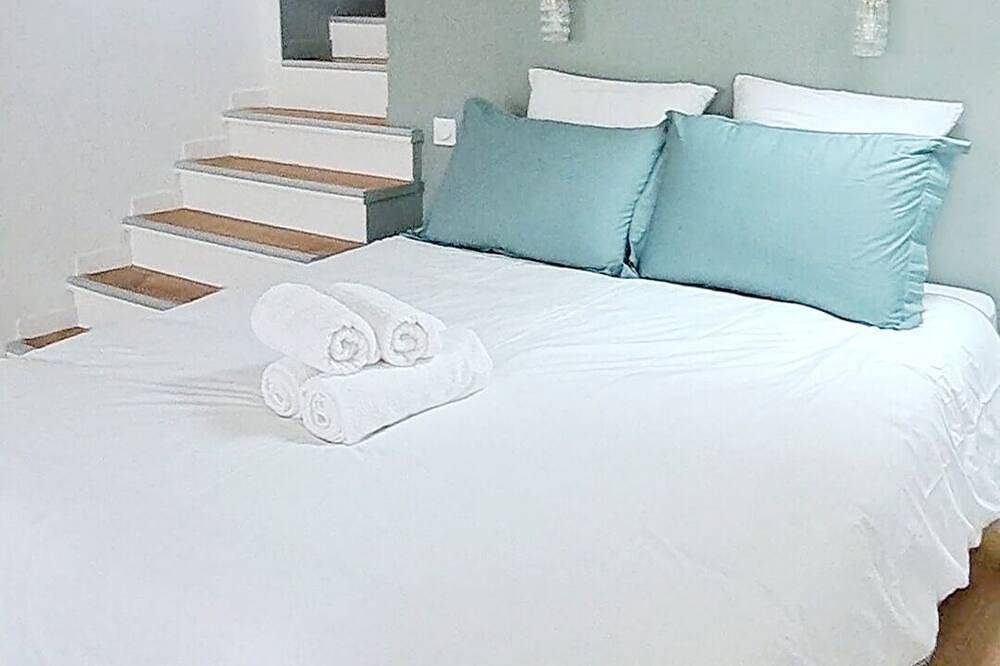 Entire apartment, Comfortable, spacious apartment, ideal for a visit to the city center! in Niort, Niort region