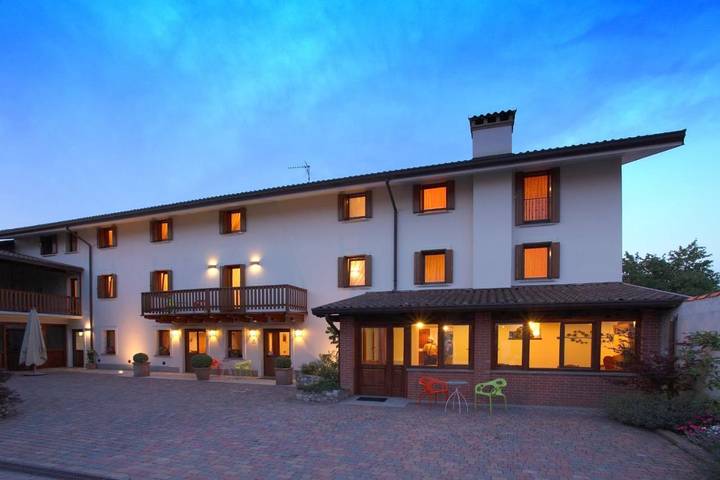 Location de vacances pour 2 personnes, avec jardin et vue à Tavagnacco