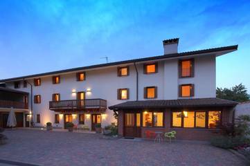 Location de vacances pour 2 personnes, avec terrasse ainsi que vue et jardin à Tavagnacco