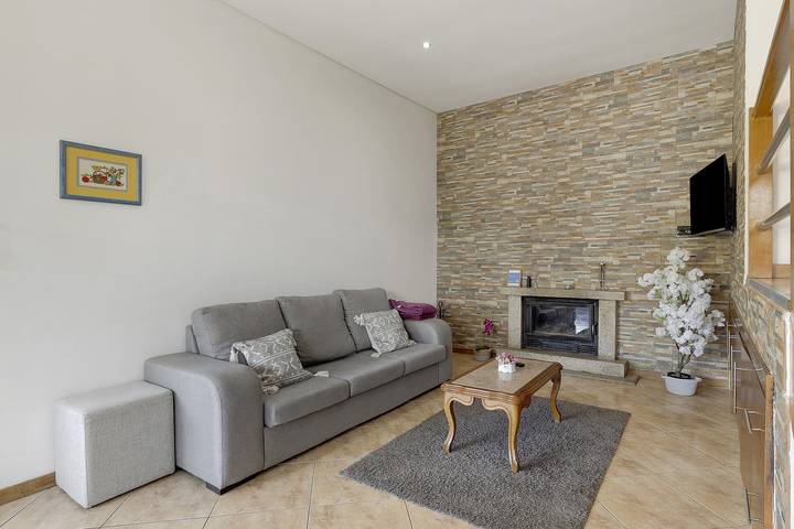 Apartment 'Casa Das Pedras' with Lake View, Wi-Fi and Air Conditioning in Ventosa e Cova, Braga District